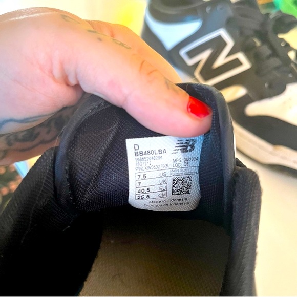 New Balance Black and White Retro Sneakers - Picture 4 of 4